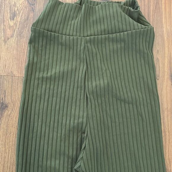 NWT pretty little thing all of color ribbed leggings lightweightleggings. Size - Picture 4 of 4